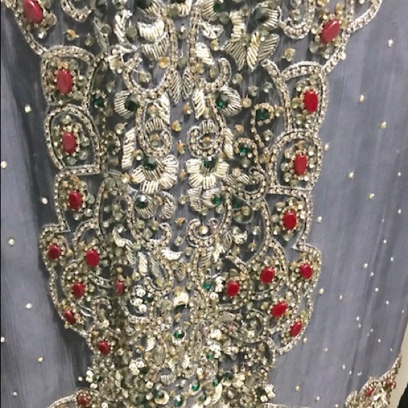 Gray georgette with silver and red work - Picture 2 of 3